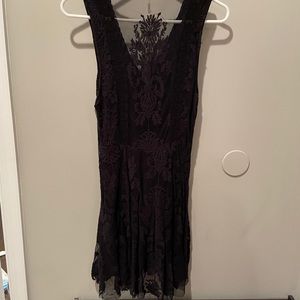 Free black sleeveless black dress